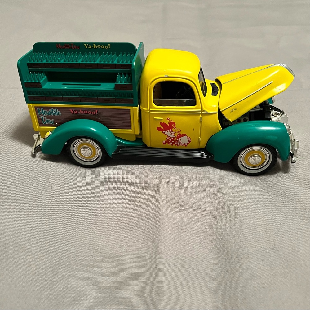 Golden Wheel Diecast 1940 Ford Bank Mountain Dew Ya-hooo! Metal Truck
